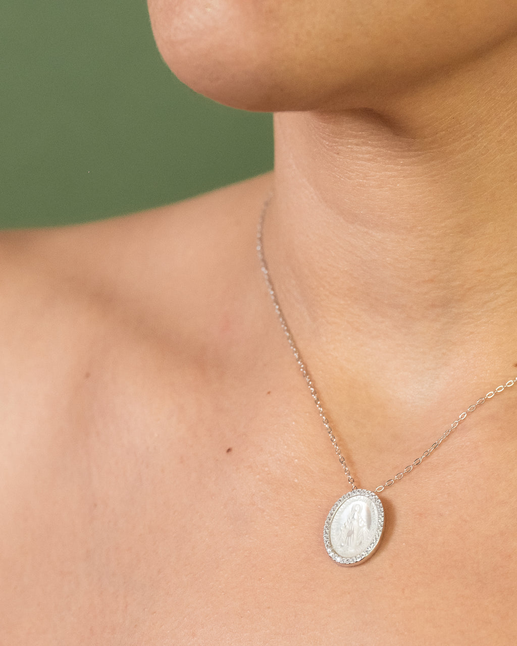 Collar Virgen Madre Perla
